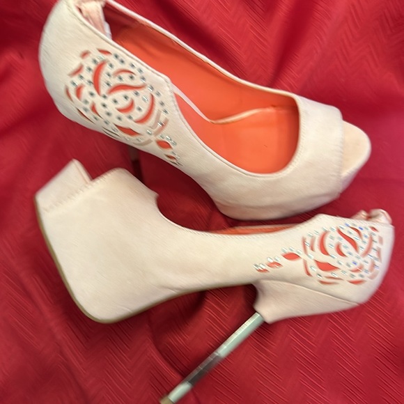 Qupid Pink 5.5” Platform Heel. Open Toe. Size8 - Picture 4 of 4